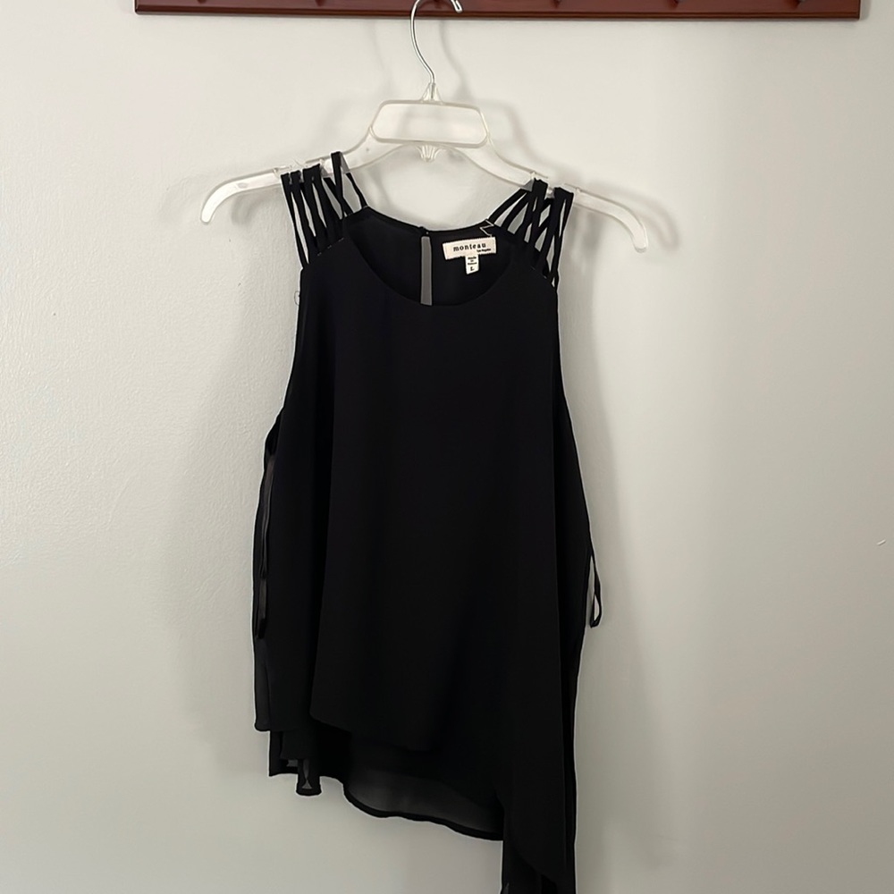 Flowy black top